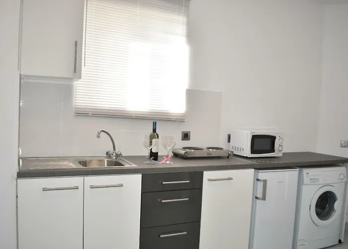 Levande With Private Parking דירה